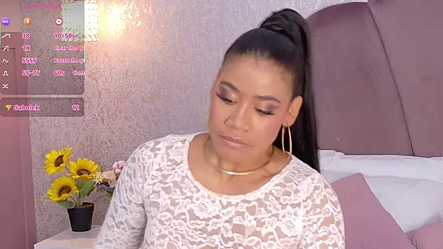 Salome Diaz  online show from November 17, 2025, 5:44 am