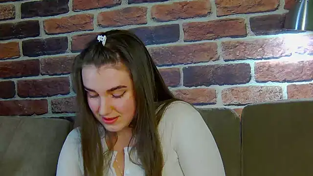 Sofia Hugs online show from March 16, 2026, 7:27 pm