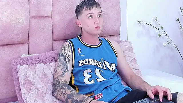 Dylanwhite23  online show from February 24, 2025, 11:30 pm