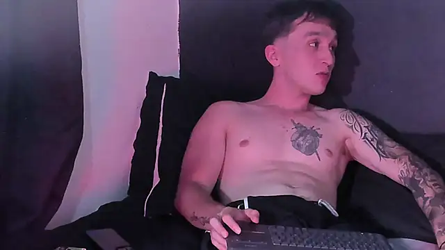 Snapshot of Dylanwhite23_ chatting on October 11, 2025, 10:11 pm Dylanwhite23 online show from October 11, 2025, 10:11 pm