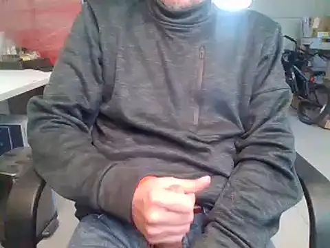 Raimundo1971 online show from May 7, 2026, 8:23 pm