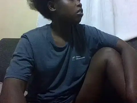 Sweetcecie01 online show from April 29, 2026, 8:04 pm
