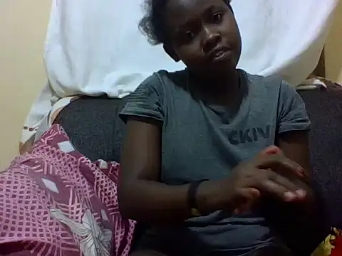 Sweetcecie01 online show from May 3, 2026, 8:01 pm