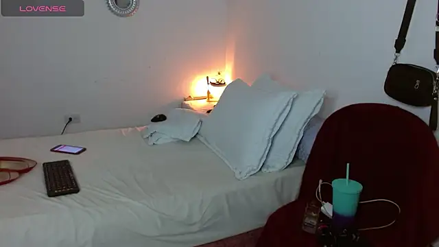 alinsonhot29 online show from April 23, 2026, 1:01 am