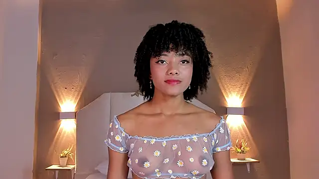 Snapshot of Juliette__3 chatting on April 20, 2026, 1:35 pm Juliette 3 online show from April 20, 2026, 1:35 pm