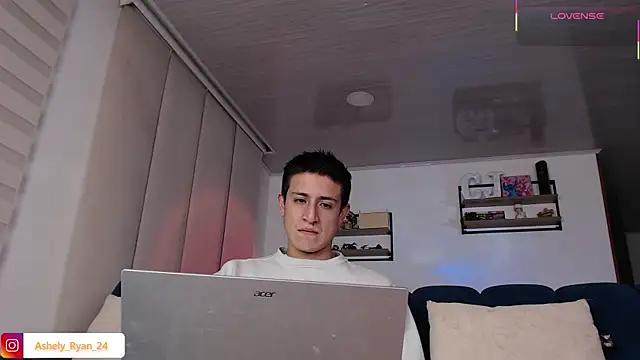 Snapshot of ashely_ryan24 chatting on July 25, 2026, 1:35 am ashely ryan24 online show from July 25, 2026, 1:35 am
