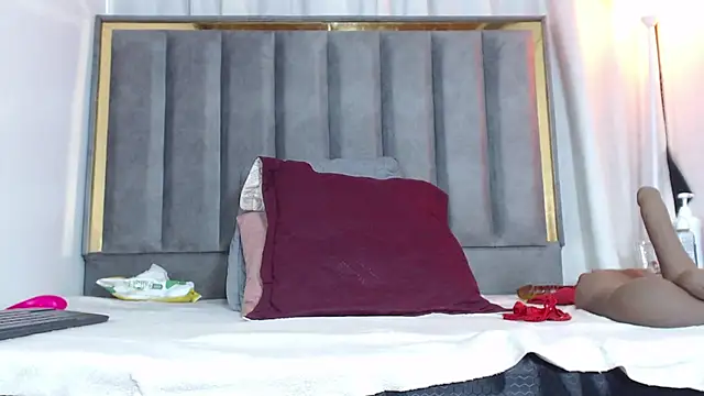 Snapshot of Rachele_x chatting on March 14, 2026, 12:44 pm Rachele x online show from March 14, 2026, 12:44 pm