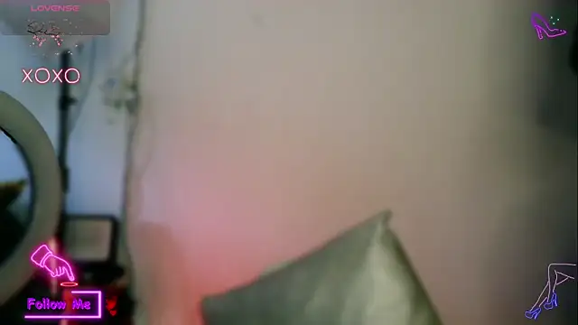 Snapshot of LauGrayJ chatting on November 9, 2025, 7:40 pm LauGrayJ online show from November 9, 2025, 7:40 pm