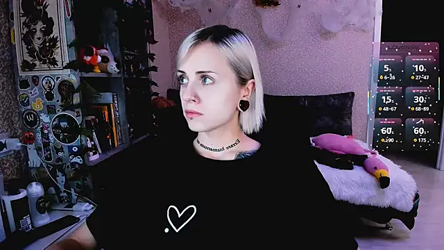 Snapshot of NaniMoore chatting on November 6, 2025, 8:24 pm NaniMoore online show from November 6, 2025, 8:24 pm