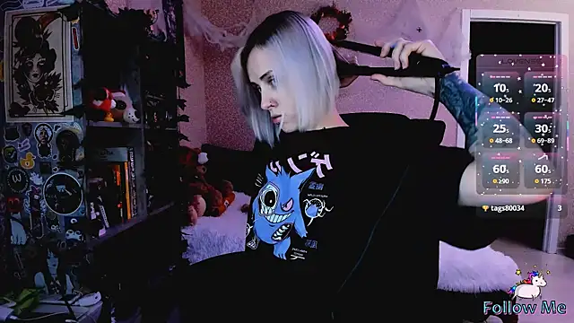 Snapshot of NaniMoore chatting on November 8, 2025, 9:07 pm NaniMoore online show from November 8, 2025, 9:07 pm