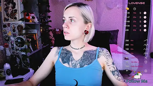 Snapshot of NaniMoore chatting on October 21, 2025, 9:41 am NaniMoore online show from October 21, 2025, 9:41 am