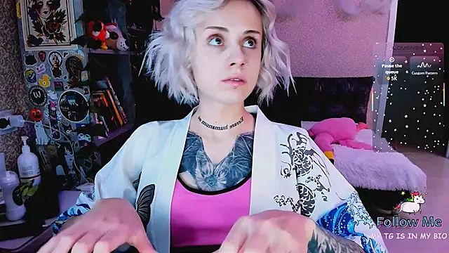 Snapshot of NaniMoore chatting on November 27, 2025, 8:09 pm NaniMoore online show from November 27, 2025, 8:09 pm