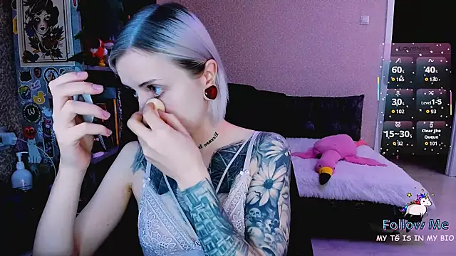 Snapshot of NaniMoore chatting on December 14, 2025, 9:09 pm NaniMoore online show from December 14, 2025, 9:09 pm