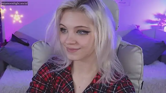 Snapshot of Moonlight_Mia chatting on December 15, 2024, 7:31 pm Moonlight Mia online show from December 15, 2024, 7:31 pm