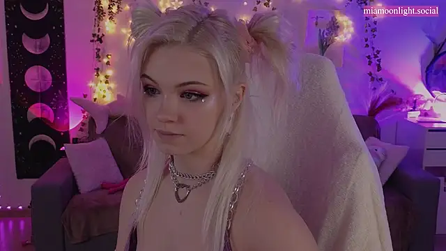 Snapshot of Moonlight_Mia chatting on January 24, 2025, 4:49 pm Moonlight Mia online show from January 24, 2025, 4:49 pm