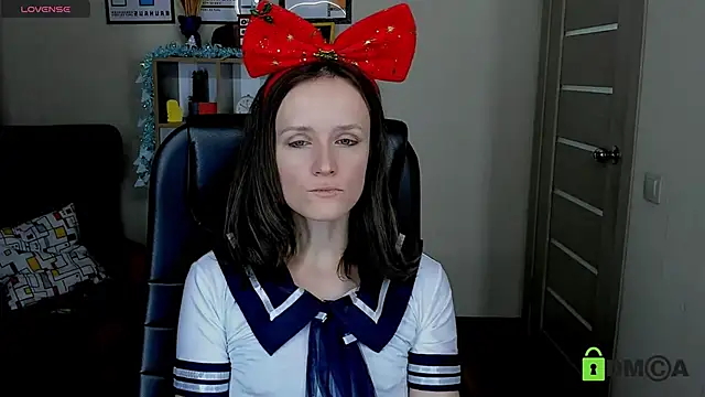 FrancescaCollins online show from December 14, 2025, 12:33 pm