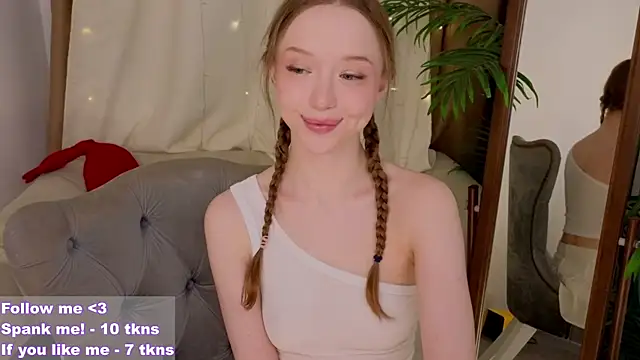 Snapshot of VioletMills chatting on February 15, 2025, 11:58 pm VioletMills online show from February 15, 2025, 11:58 pm