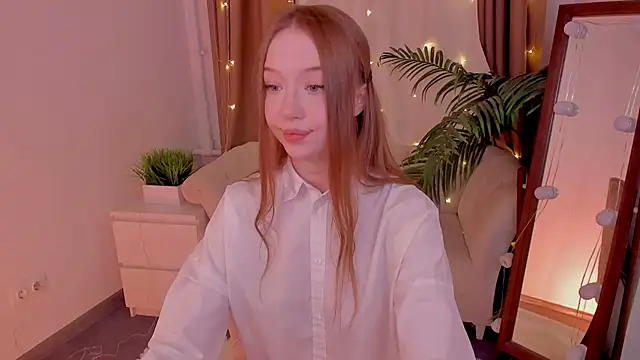 Snapshot of VioletMills chatting on October 19, 2025, 1:30 am VioletMills online show from October 19, 2025, 1:30 am