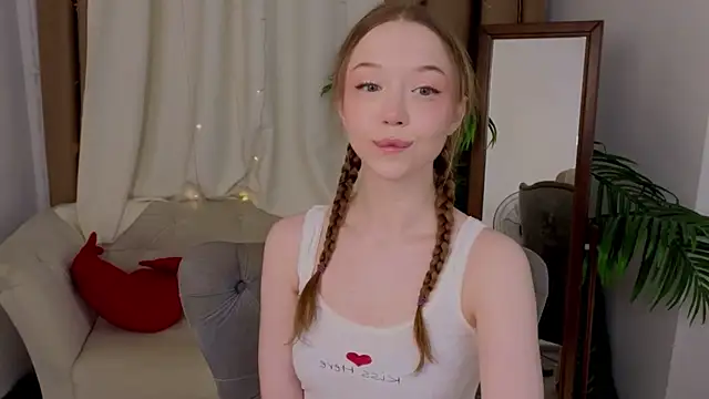 Snapshot of VioletMills chatting on February 19, 2025, 8:52 pm VioletMills online show from February 19, 2025, 8:52 pm