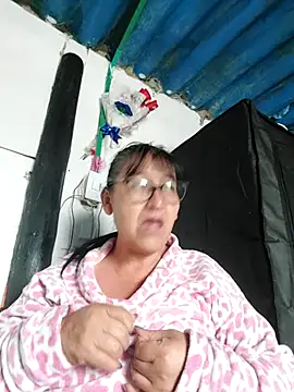 Snapshot of clarita_01 chatting on December 3, 2025, 12:37 pm clarita 01 online show from December 3, 2025, 12:37 pm