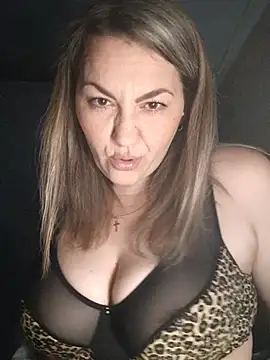 Snapshot of Ant0nina chatting on February 25, 2025, 10:20 pm Ant0nina online show from February 25, 2025, 10:20 pm