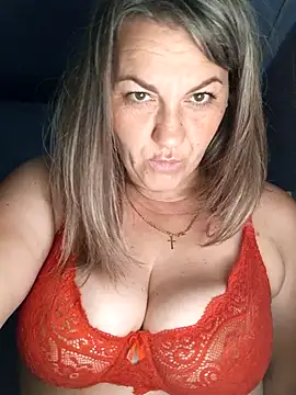 Snapshot of Ant0nina chatting on September 24, 2025, 9:43 pm Ant0nina online show from September 24, 2025, 9:43 pm
