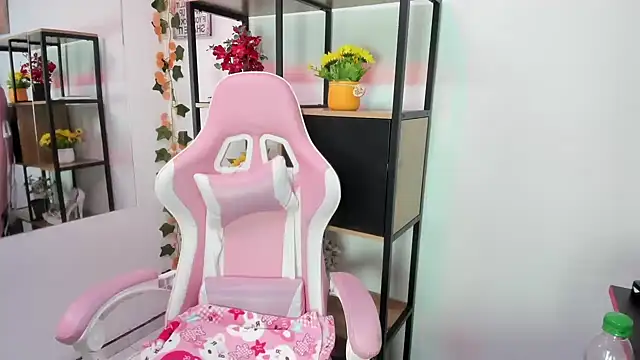 Snapshot of Emmily_Walker chatting on February 7, 2026, 12:35 pm Emmily Walker online show from February 7, 2026, 12:35 pm