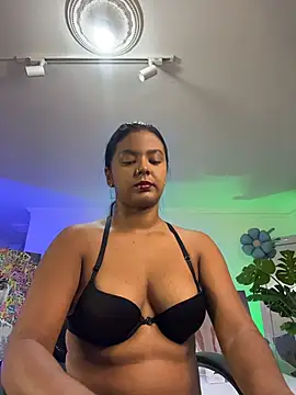 Snapshot of JANYLOVE__ chatting on July 24, 2026, 10:44 am JANYLOVE online show from July 24, 2026, 10:44 am