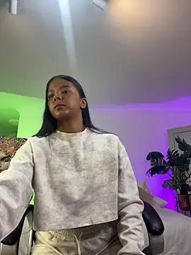 JANYLOVE   online show from May 8, 2026, 11:03 am