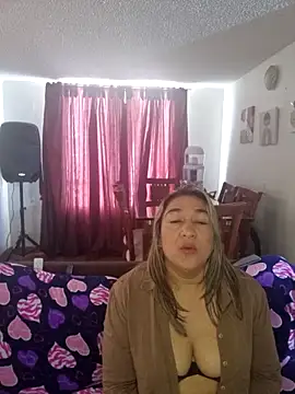 Snapshot of kitty_84 chatting on October 24, 2025, 2:49 pm kitty 84 online show from October 24, 2025, 2:49 pm