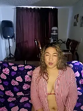 Snapshot of kitty_84 chatting on October 21, 2025, 10:47 am kitty 84 online show from October 21, 2025, 10:47 am