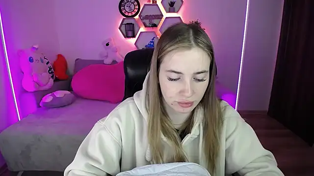 SabrinViolet online show from May 8, 2026, 8:07 am