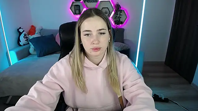 SabrinViolet online show from October 18, 2025, 8:05 am