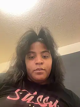 prettlovely14 online show from November 18, 2025, 8:01 pm