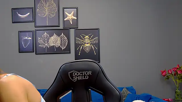 Snapshot of AnneHove chatting on March 11, 2025, 11:23 am AnneHove online show from March 11, 2025, 11:23 am