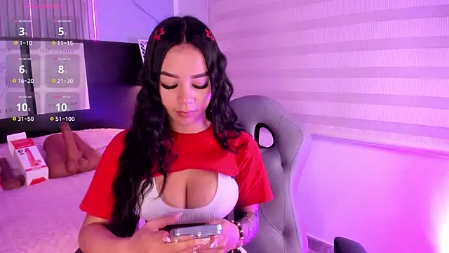 Snapshot of Violet_spencer chatting on May 2, 2026, 12:27 am Violet spencer online show from May 2, 2026, 12:27 am