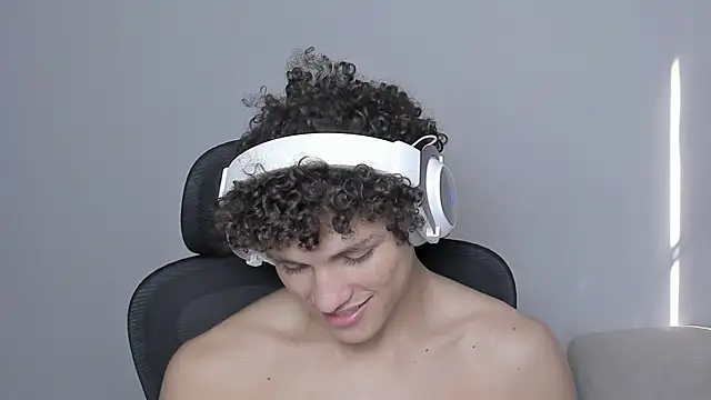 laurent nova online show from October 22, 2025, 6:29 pm