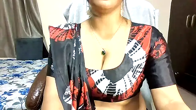 Queenhimanshi online show from June 4, 2026, 6:12 pm