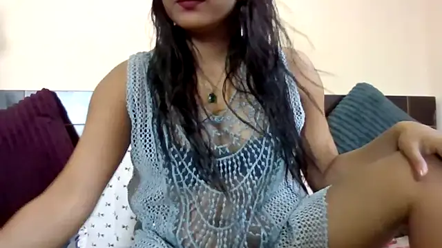 Queenhimanshi online show from April 2, 2026, 4:52 am