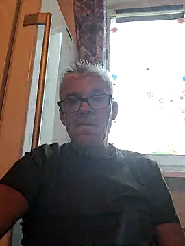 Picolo4111 online show from October 2, 2025, 3:26 pm