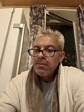 Picolo4111 online show from October 5, 2025, 5:47 pm