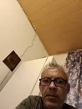 Picolo4111 online show from September 26, 2025, 4:41 am