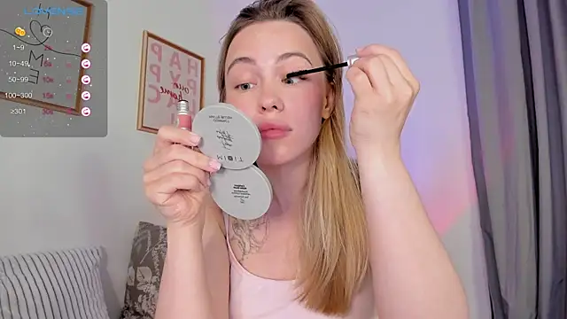 Snapshot of damn_cutie chatting on October 21, 2025, 4:50 pm damn cutie online show from October 21, 2025, 4:50 pm