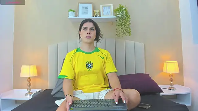 Snapshot of Luciana_Ortiz1 chatting on May 12, 2026, 6:03 pm Luciana Ortiz1 online show from May 12, 2026, 6:03 pm