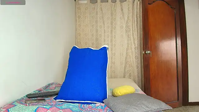 Snapshot of Luciana_Ortiz1 chatting on April 20, 2026, 12:41 pm Luciana Ortiz1 online show from April 20, 2026, 12:41 pm