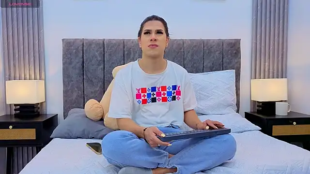 Snapshot of Luciana_Ortiz1 chatting on November 4, 2025, 1:59 pm Luciana Ortiz1 online show from November 4, 2025, 1:59 pm