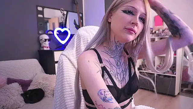 Snapshot of fraulein_mooon chatting on June 3, 2026, 9:19 pm fraulein mooon online show from June 3, 2026, 9:19 pm