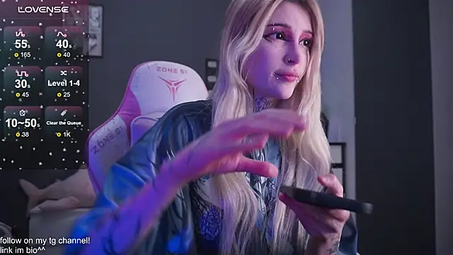 Snapshot of fraulein_mooon chatting on November 24, 2025, 10:54 pm fraulein mooon online show from November 24, 2025, 10:54 pm