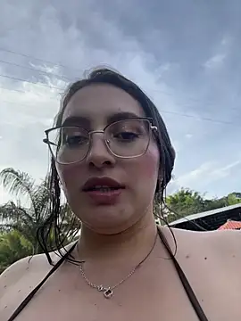 Snapshot of VioletPearson chatting on June 22, 2026, 9:34 pm VioletPearson online show from June 22, 2026, 9:34 pm