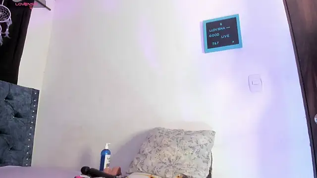 Snapshot of katia__dann chatting on December 15, 2025, 6:58 pm katia dann online show from December 15, 2025, 6:58 pm